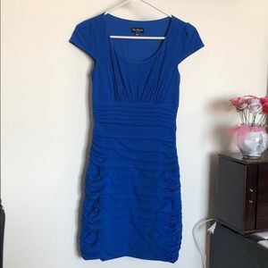 Ruffle dress with short sleeves